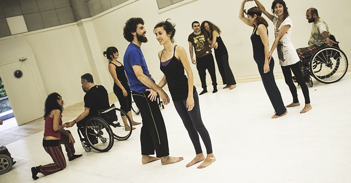 Kiakahart - Jordi Cortés ofrece un taller semanal de danza y movimiento